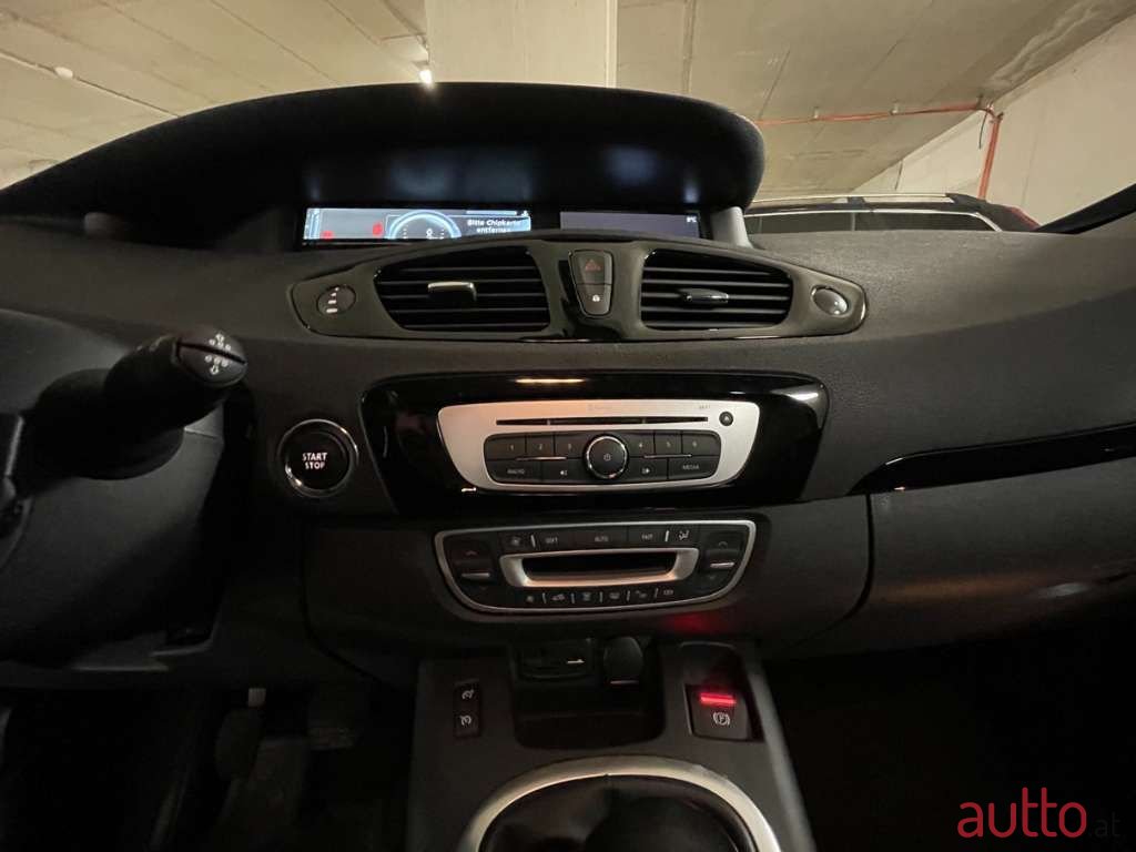 2015' Renault Scenic photo #6