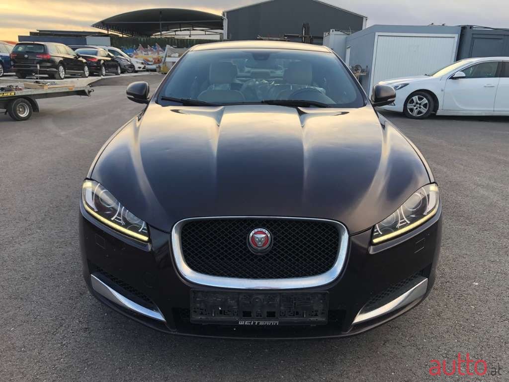 2014' Jaguar XF photo #2