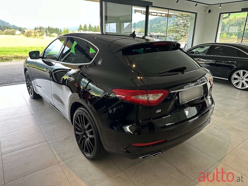 2020' Maserati Levante photo #4