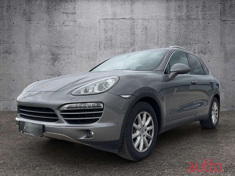 2011' Porsche Cayenne photo #2