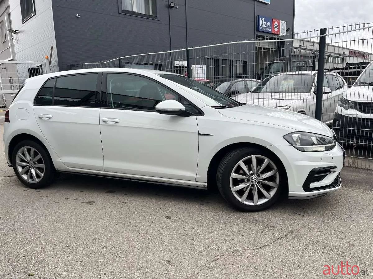 2017' Volkswagen Golf photo #5