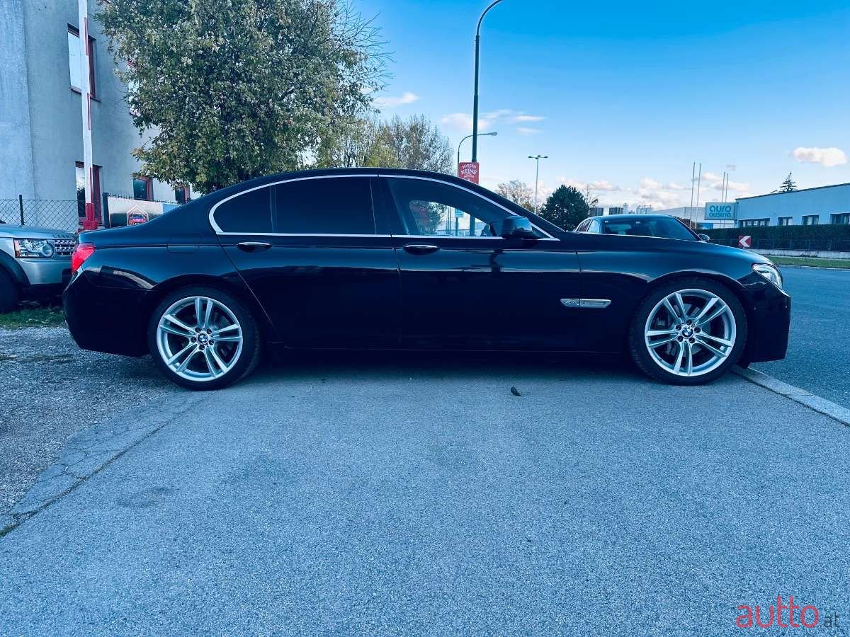 2011' BMW 7Er-Reihe photo #3