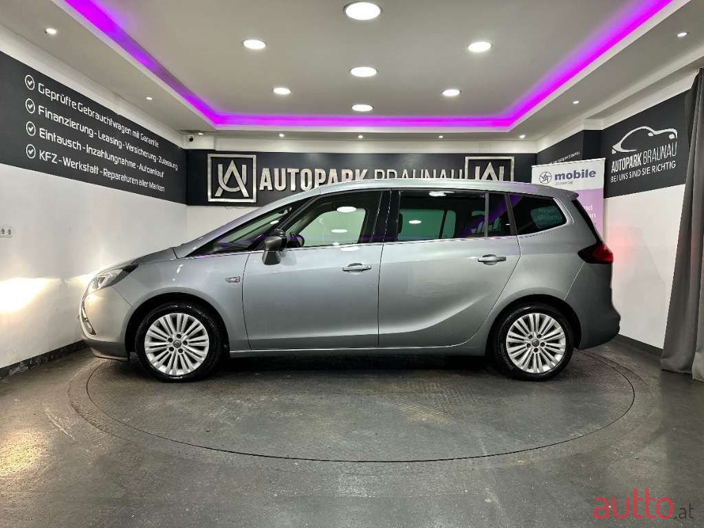 2015' Opel Zafira photo #3