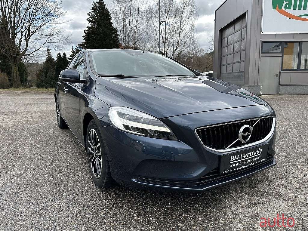 2017' Volvo V40 photo #2