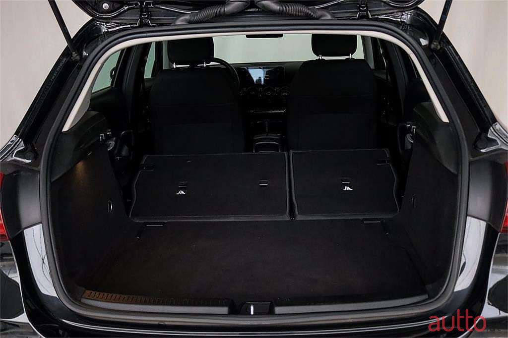 2021' Mercedes-Benz A-Klasse photo #5