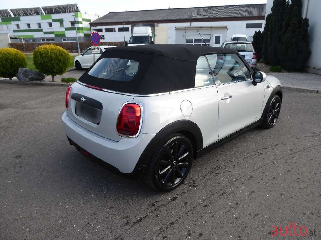 2017' MINI Cabrio photo #4