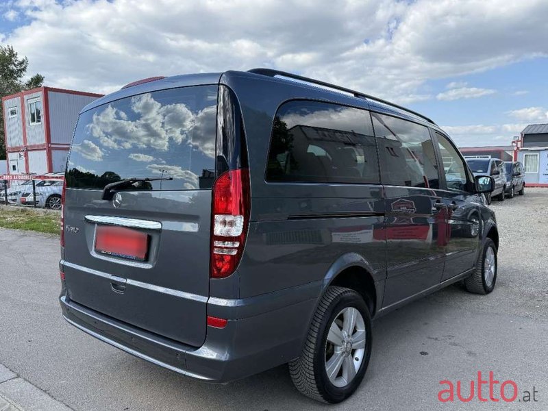 2011' Mercedes-Benz Viano photo #5