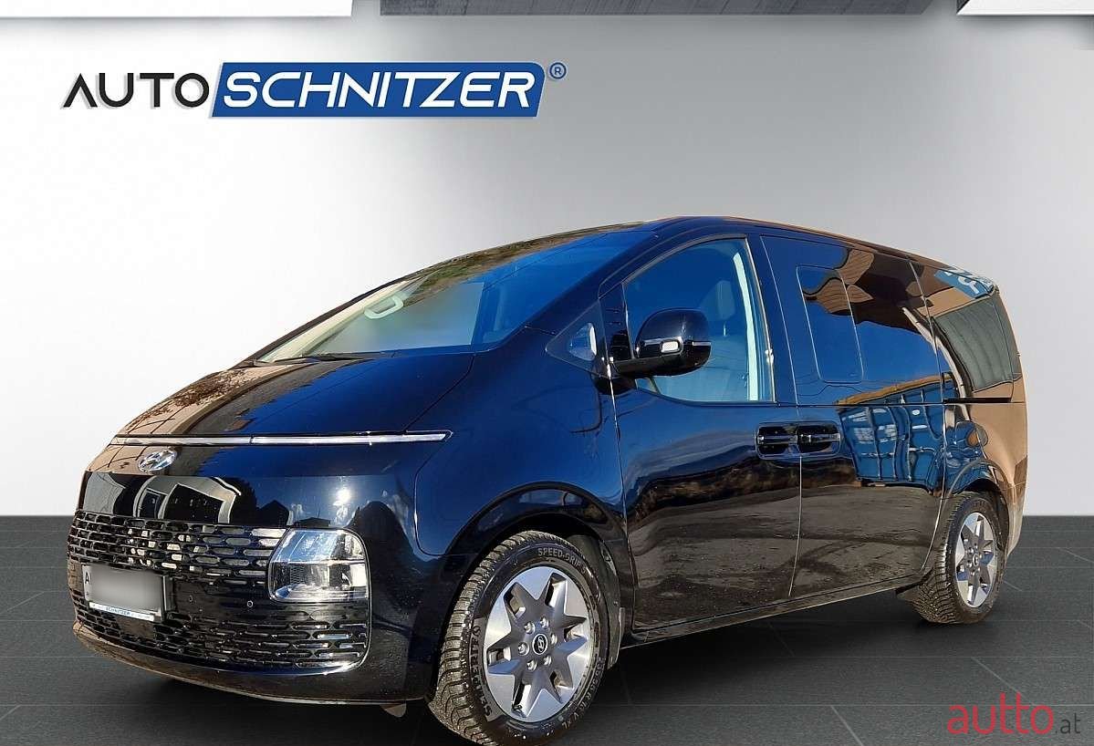 2023' Hyundai Staria photo #1