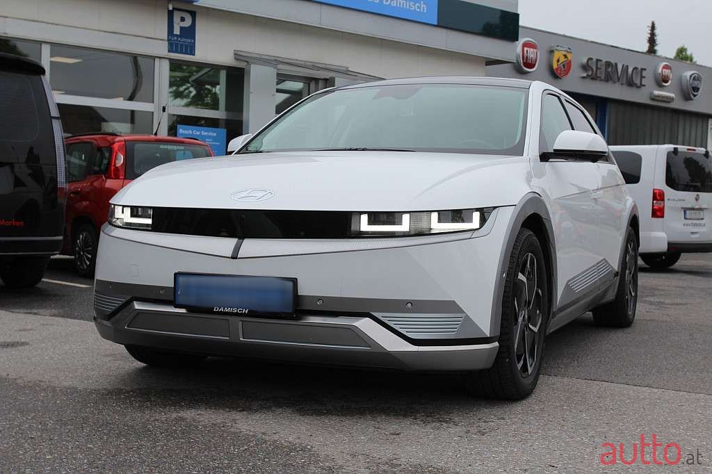 2022' Hyundai Ioniq 5 photo #2