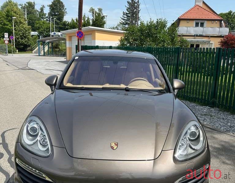 2011' Porsche Cayenne photo #3