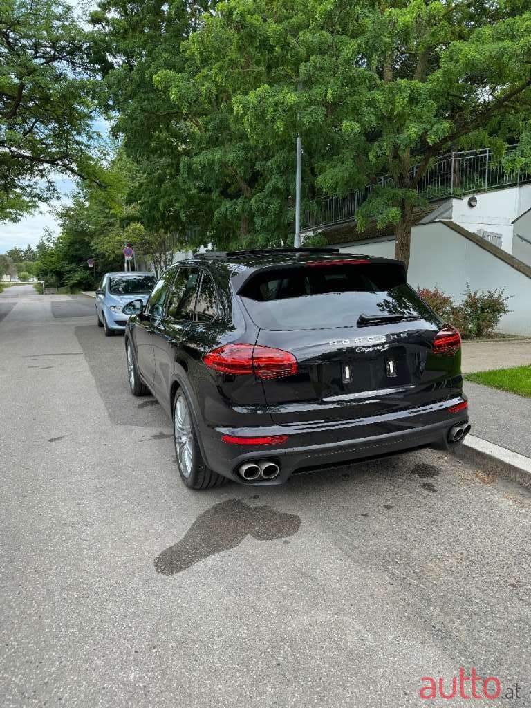 2017' Porsche Cayenne photo #5