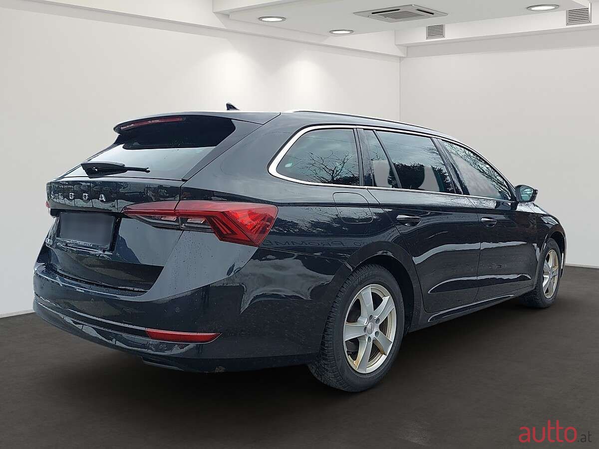 2020' Skoda Octavia photo #5