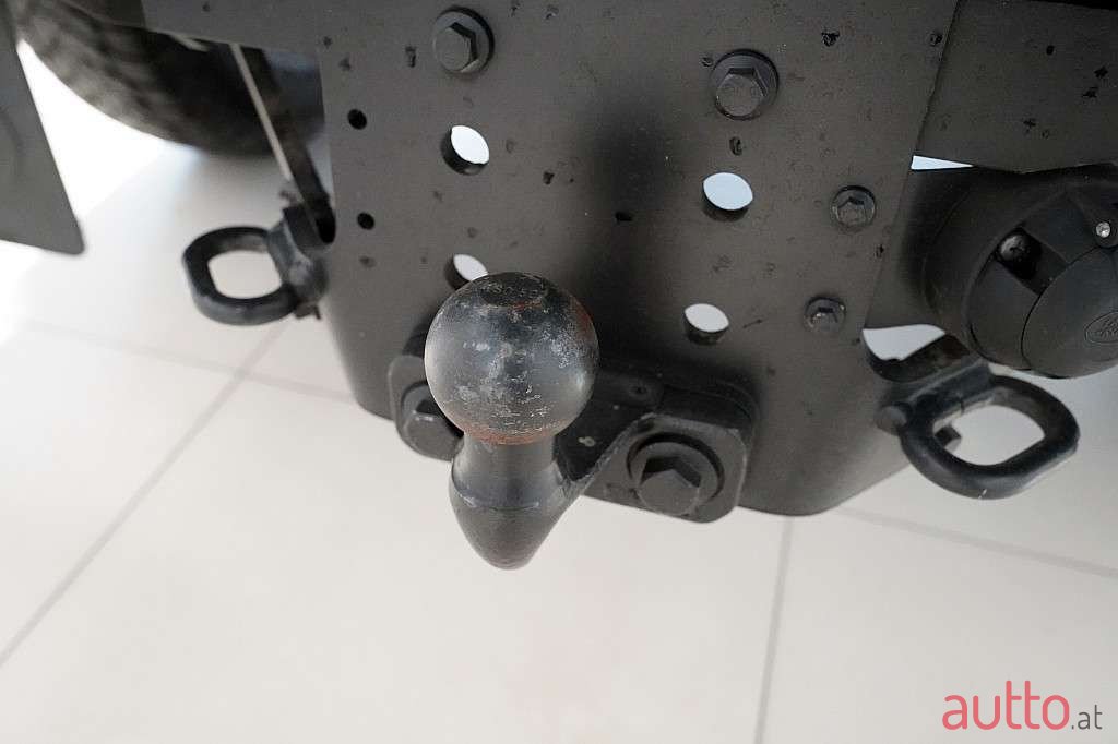 2016' Land Rover Defender photo #5