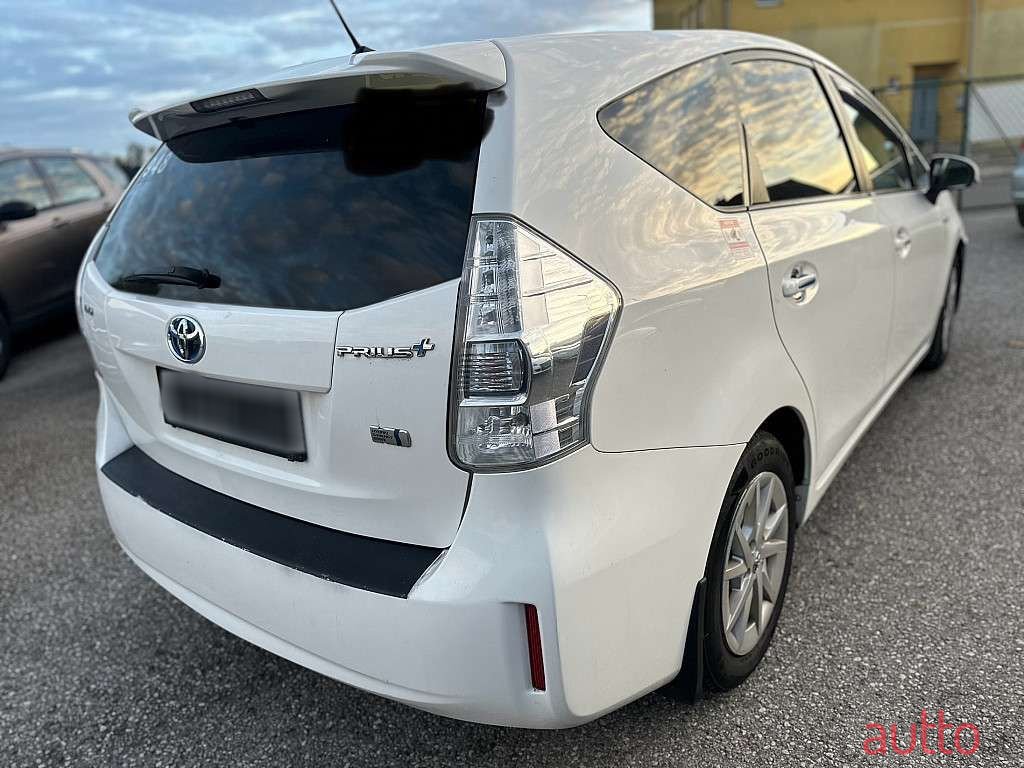 2013' Toyota Prius photo #4