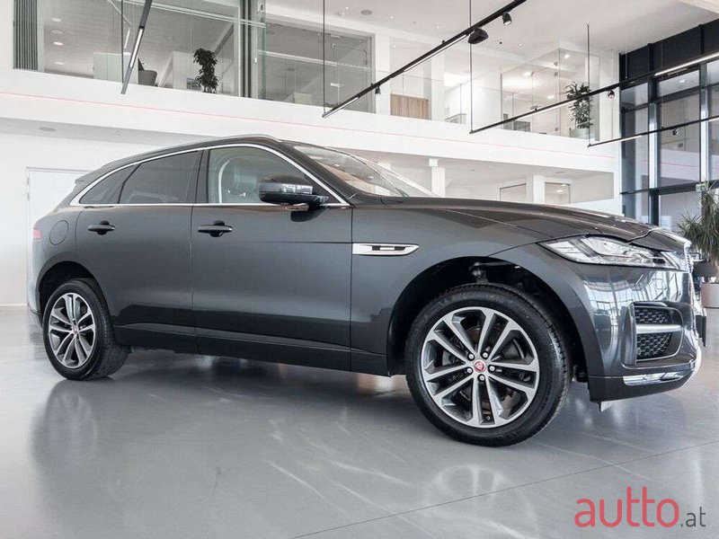 2016' Jaguar F-Pace photo #6