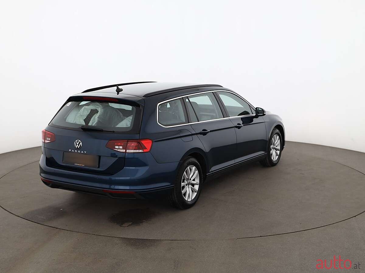 2021' Volkswagen Passat photo #2