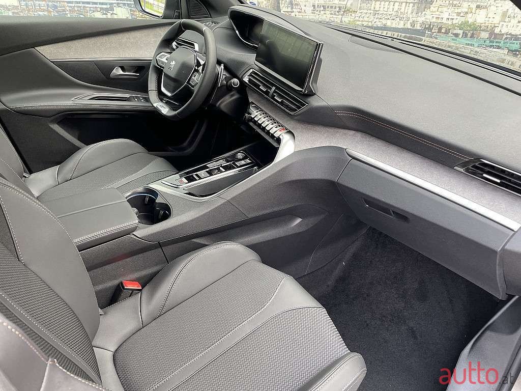 2023' Peugeot 5008 photo #3