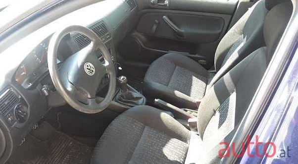 2001' Volkswagen Golf photo #2