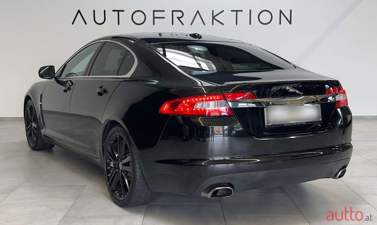 2011' Jaguar XF photo #6