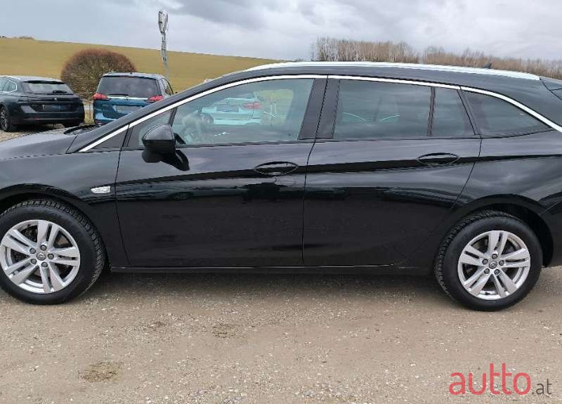 2019' Opel Astra photo #2