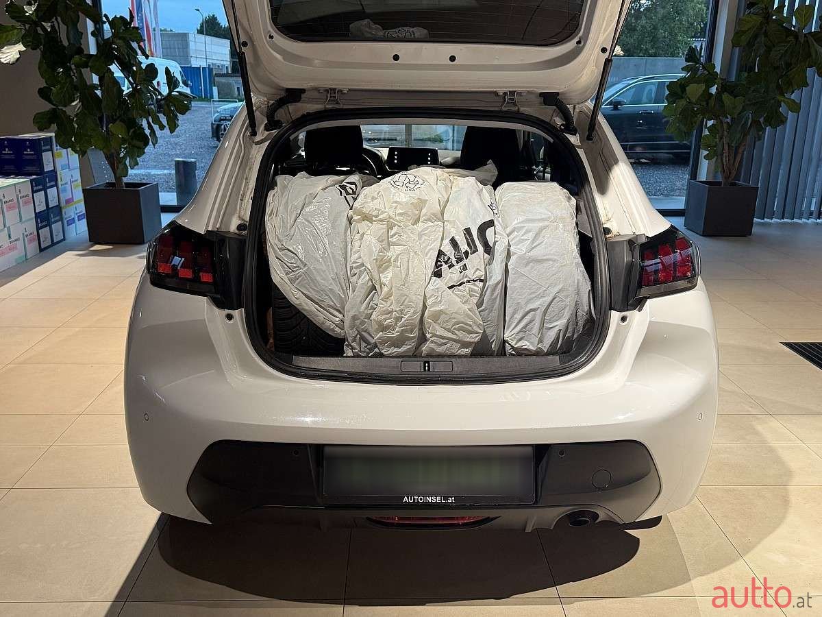 2021' Peugeot 208 photo #5