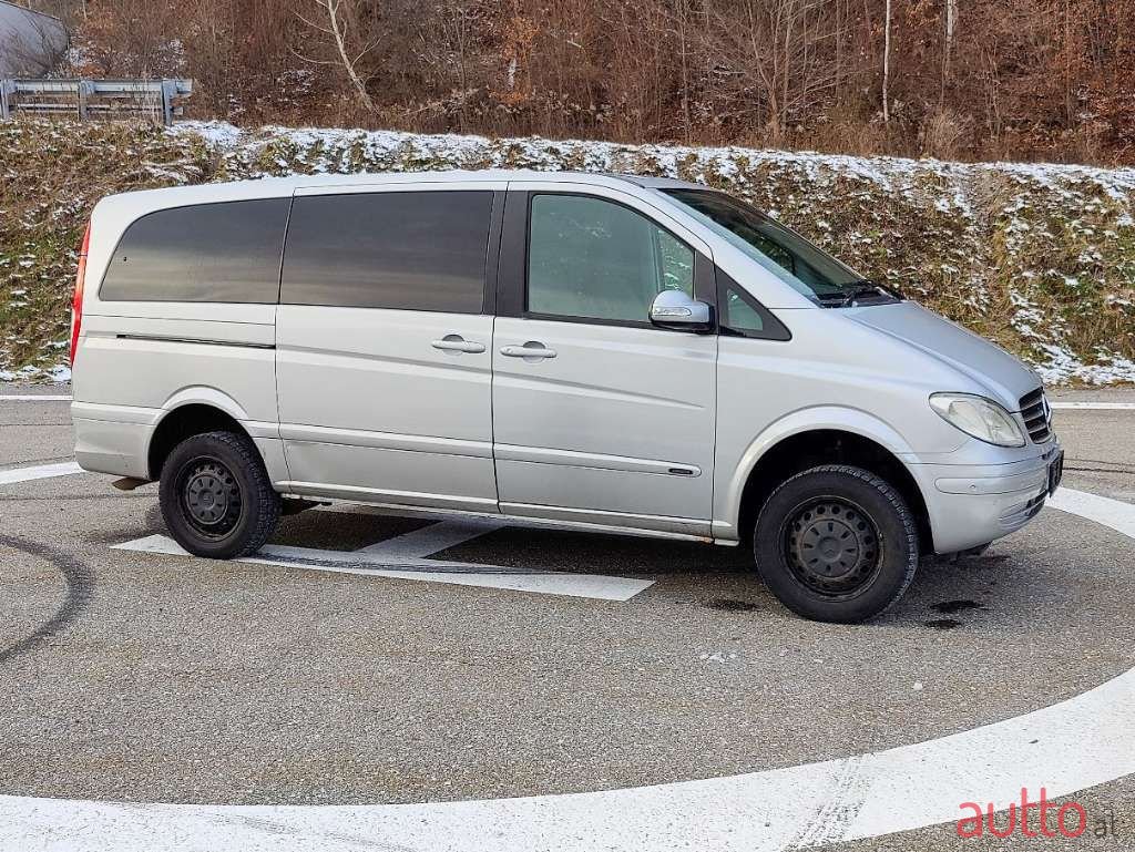 2009' Mercedes-Benz Viano photo #6