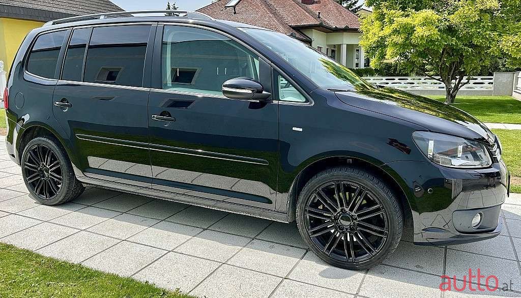 2015' Volkswagen Touran photo #2