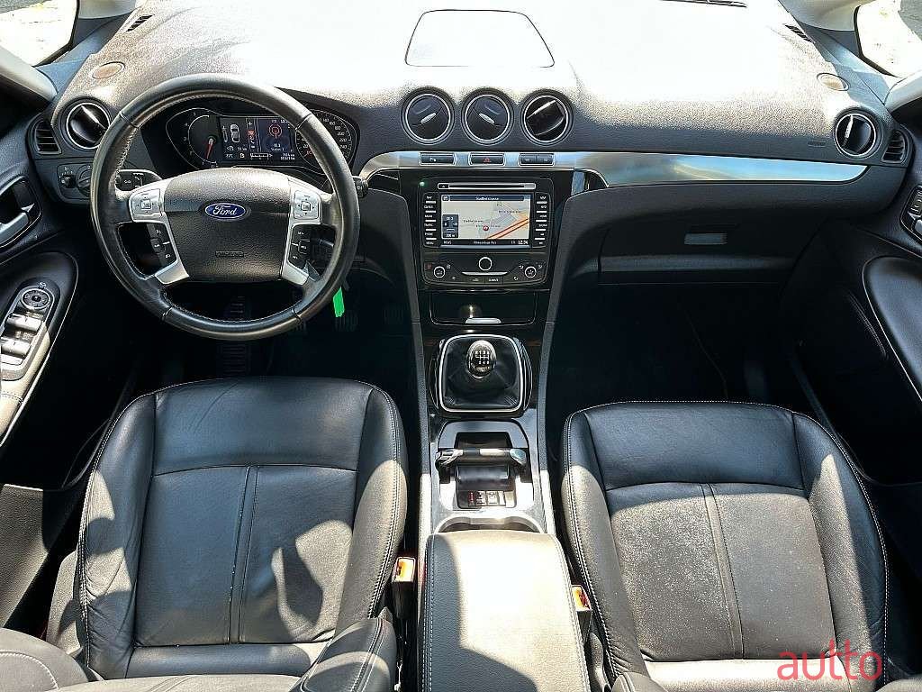 2015' Ford S-Max photo #4