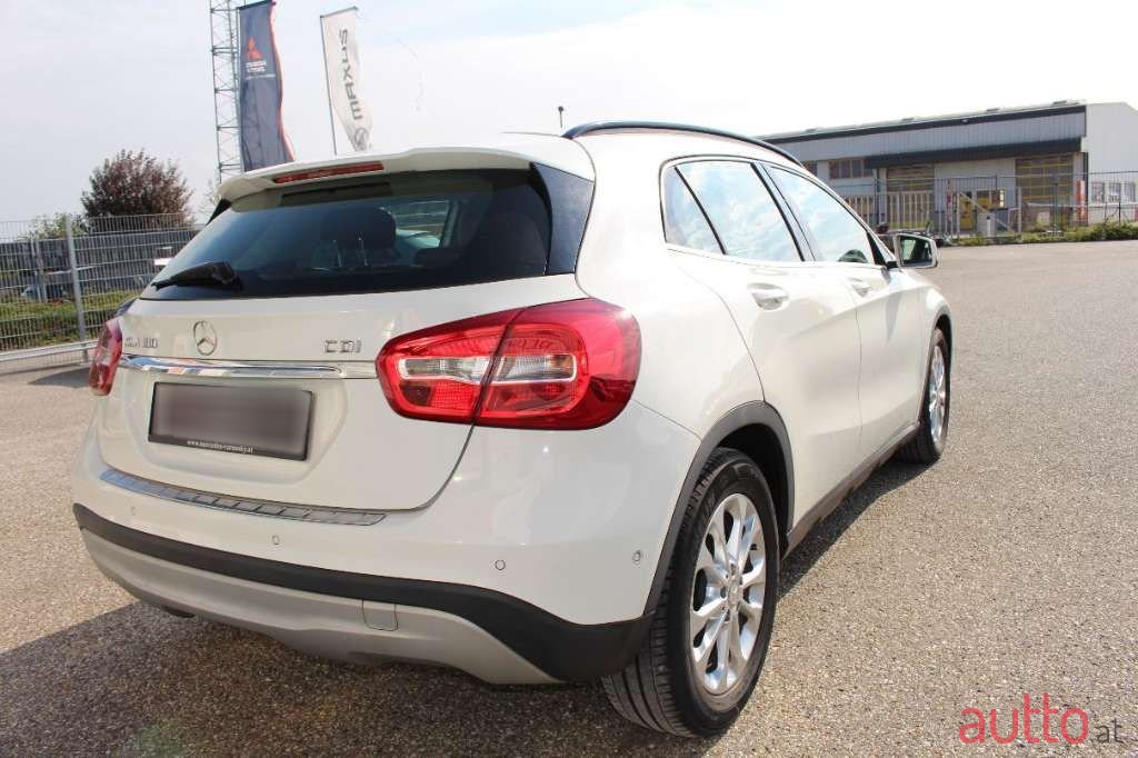 2015' Mercedes-Benz Gla-Klasse photo #5