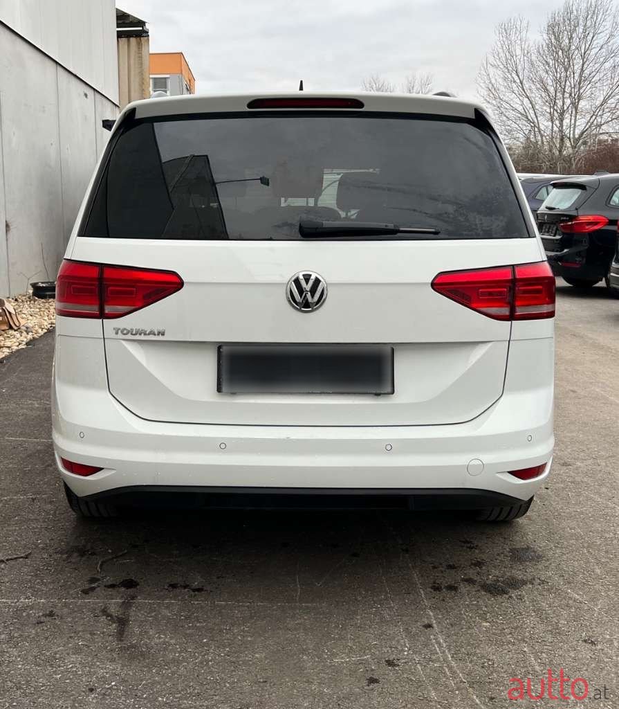 2019' Volkswagen Touran photo #5