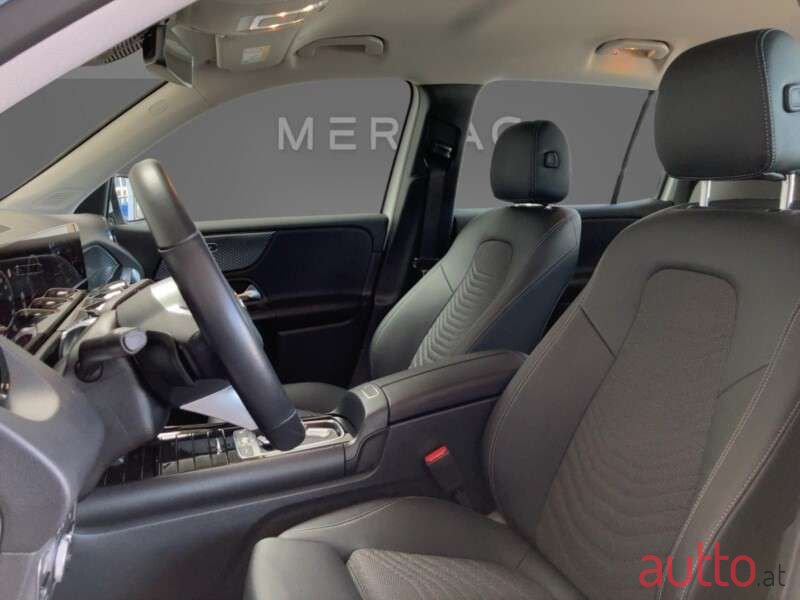 2024' Mercedes-Benz GLB photo #6