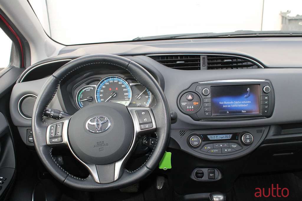 2016' Toyota Yaris photo #6