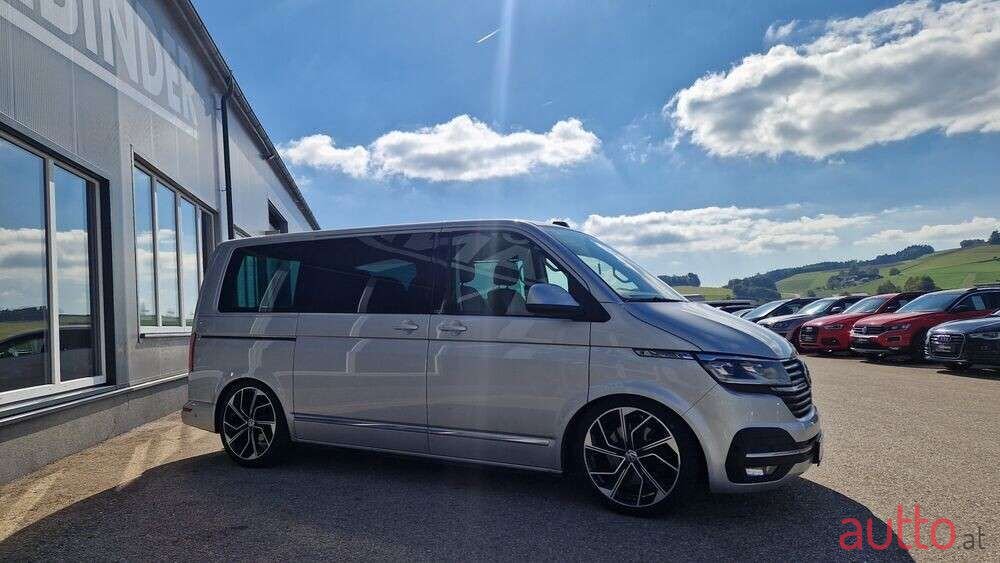 2021' Volkswagen Multivan photo #5