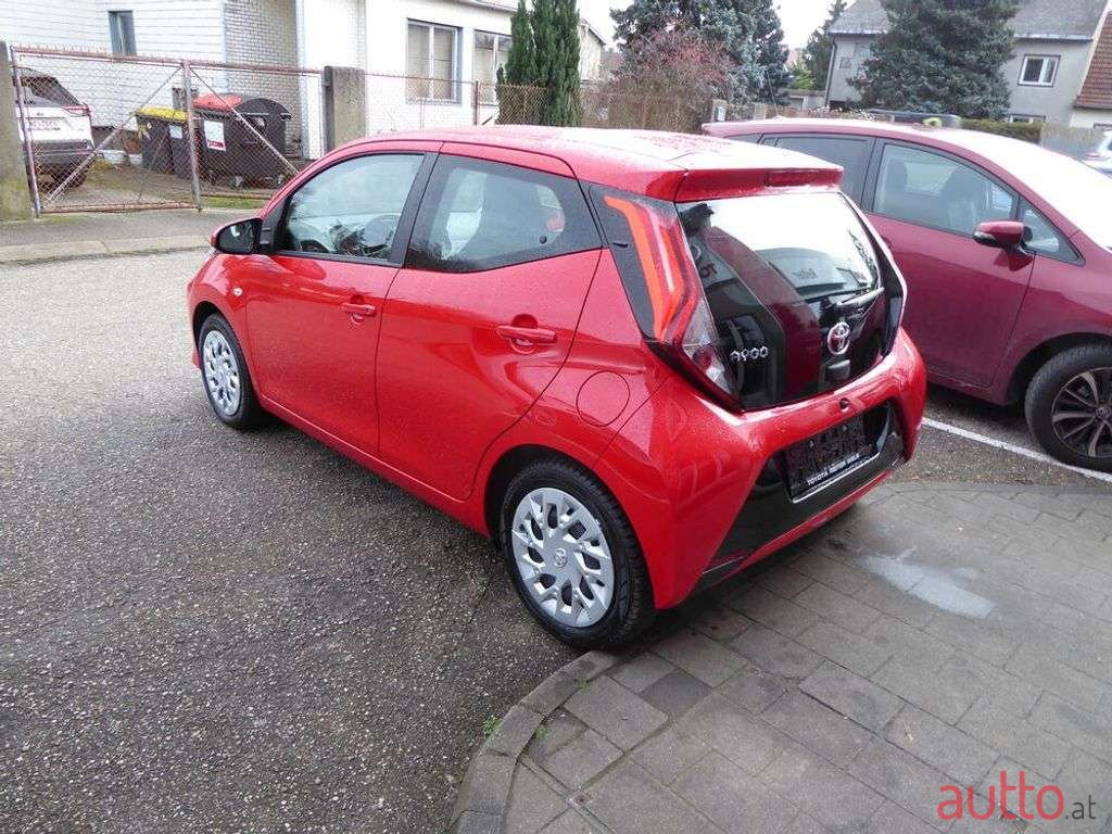 2022' Toyota Aygo photo #3