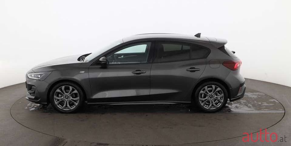 2022' Ford Focus photo #5