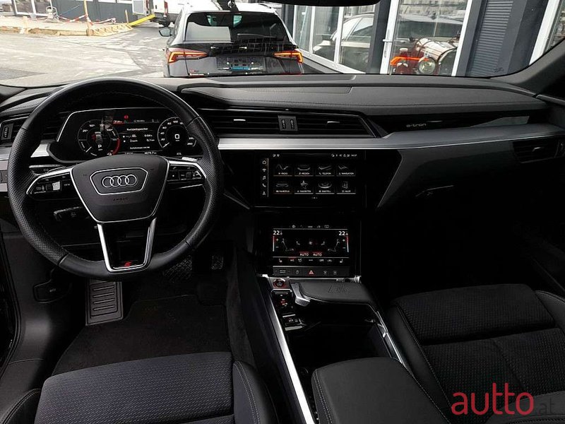 2022' Audi e-tron photo #3