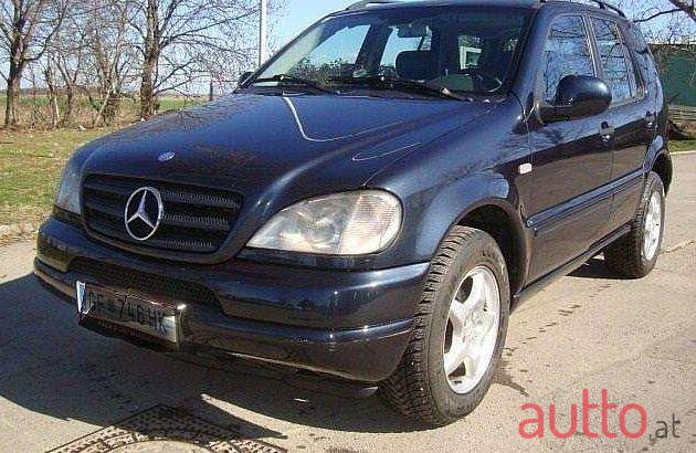 2001' Mercedes-Benz M-Klasse photo #1