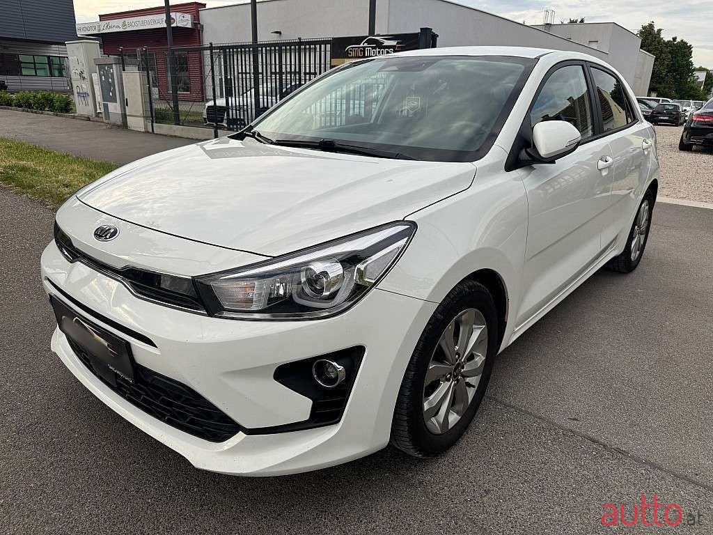 2020' Kia Rio photo #2