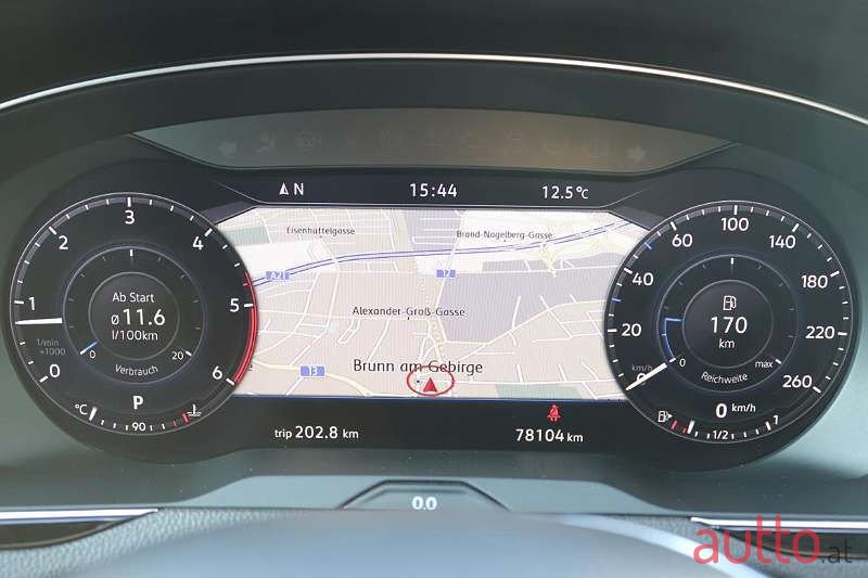 2017' Volkswagen Passat photo #5