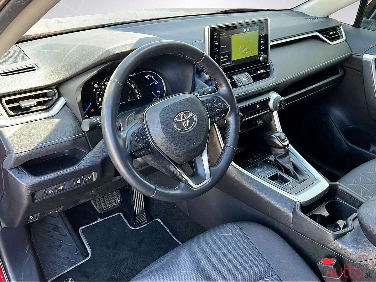 2020' Toyota RAV4 photo #6