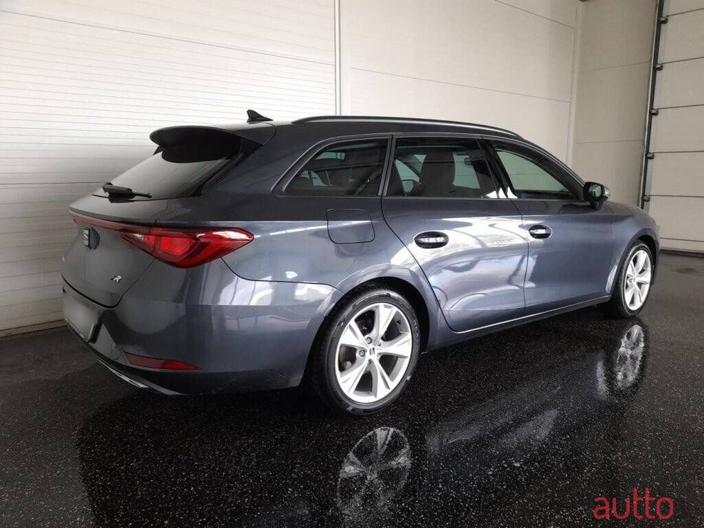 2021' SEAT Leon photo #1