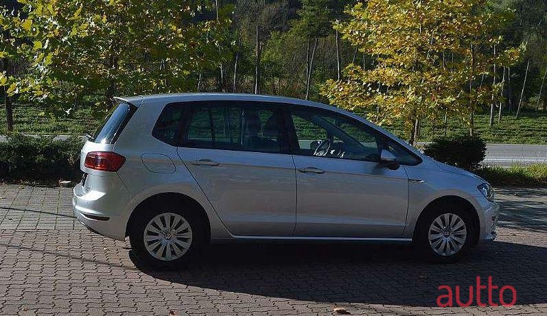 2015' Volkswagen Golf photo #1