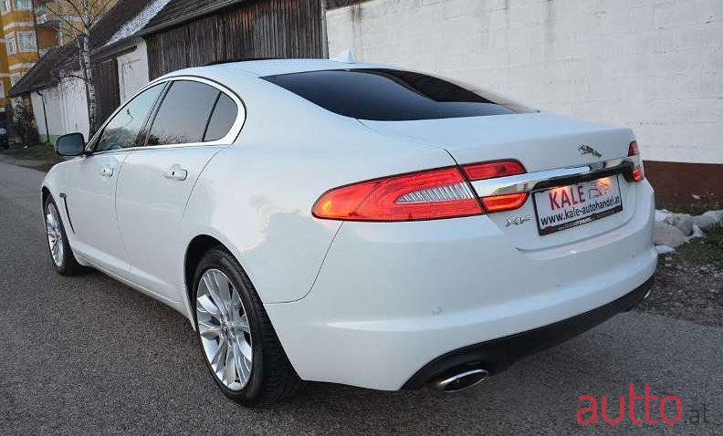 2013' Jaguar XF photo #2
