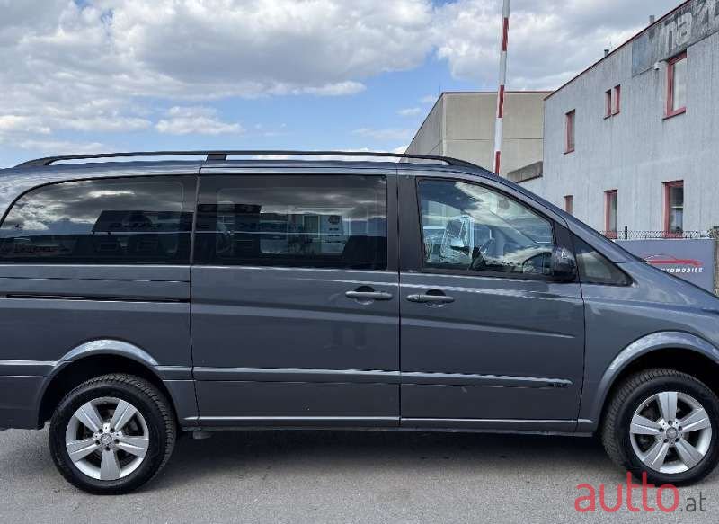 2011' Mercedes-Benz Viano photo #4