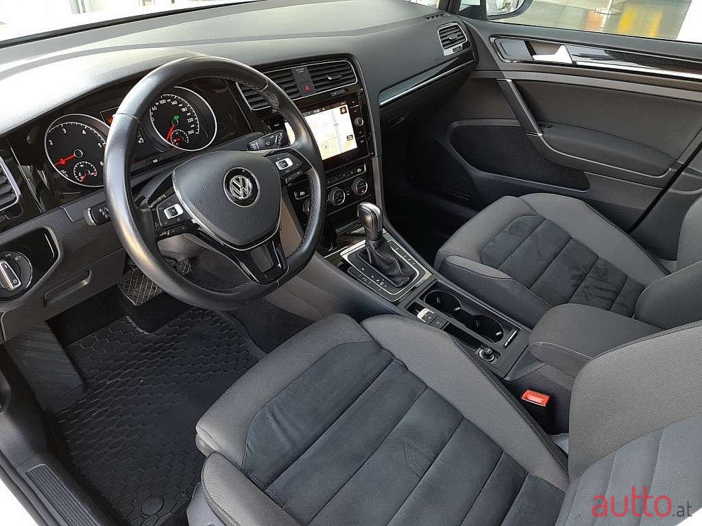 2019' Volkswagen Golf photo #3