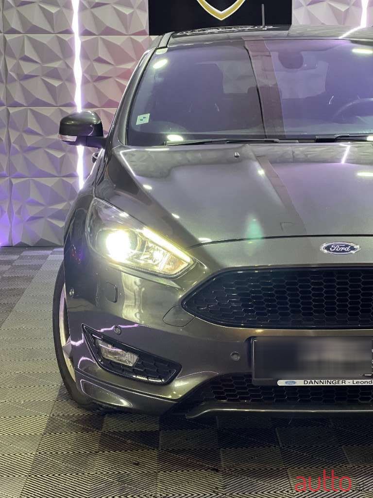 2017' Ford Focus photo #4