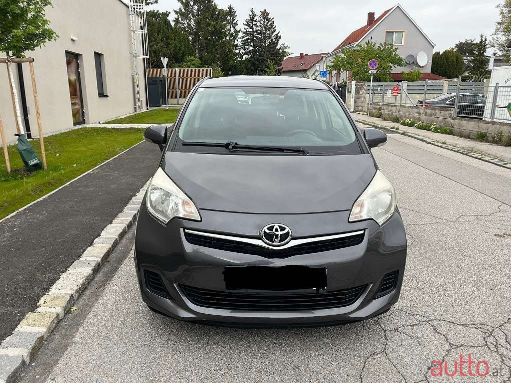 2012' Toyota Verso photo #2