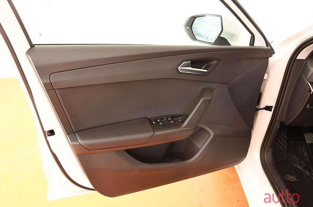 2023' SEAT Leon photo #5