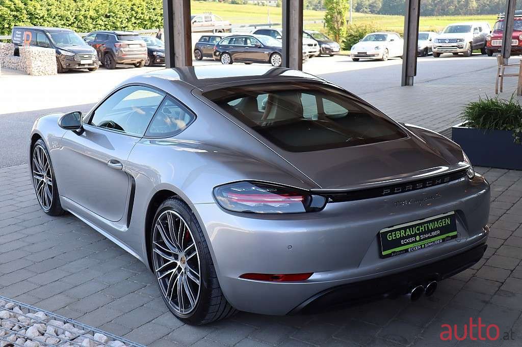 2016' Porsche Cayman photo #2