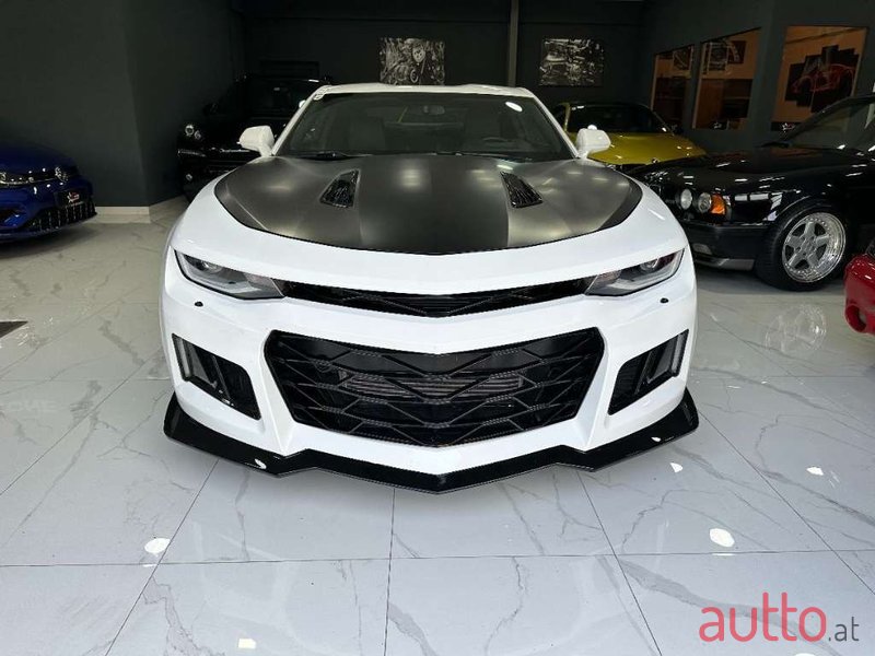 2017' Chevrolet Camaro photo #2